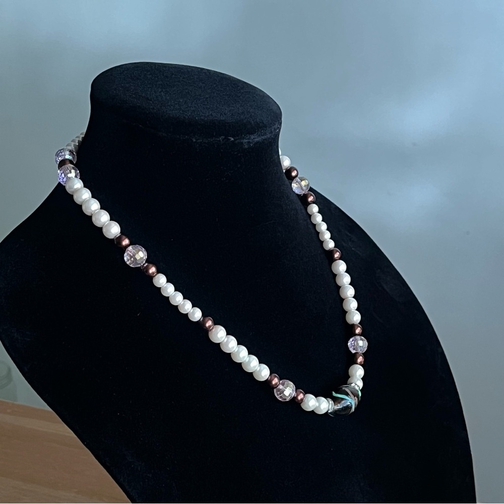 Vintage glass pearl necklace with glass-painted pendant - Picture 5 of 14